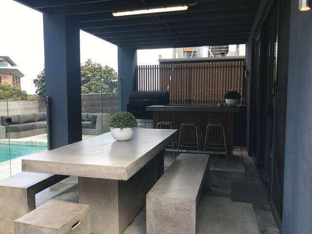 Beachfront Getaway Torquay gallery image 5