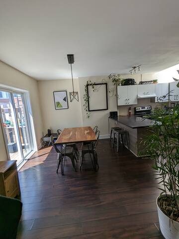 Best group apartment Downtown Montreal (3-BDRM) gallery image 4