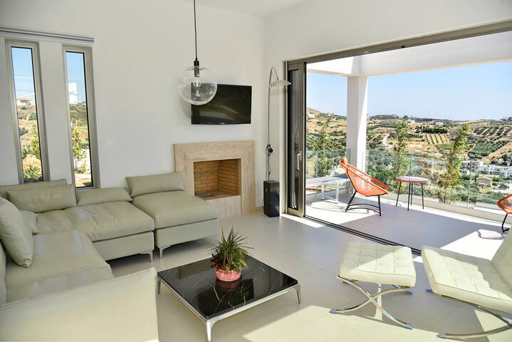 Villa Kallia, 3 BD, 3 BA, private pool, sea views! gallery image 5