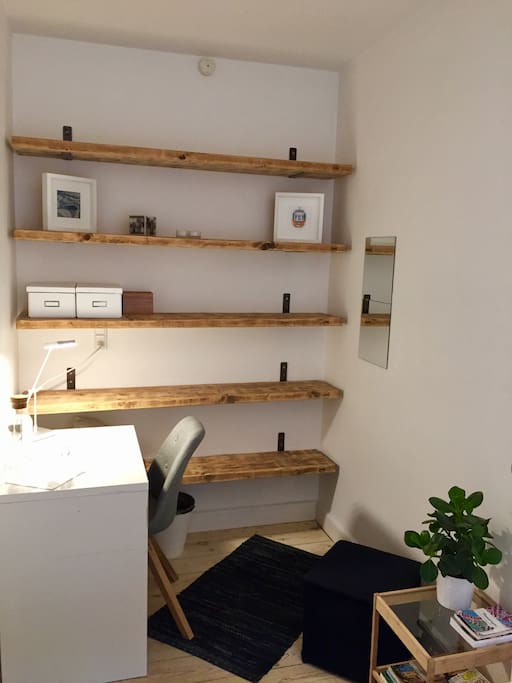 Private guest room - desk and shelves