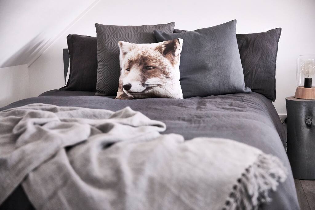 Goose down quilt and linen quilt cover
