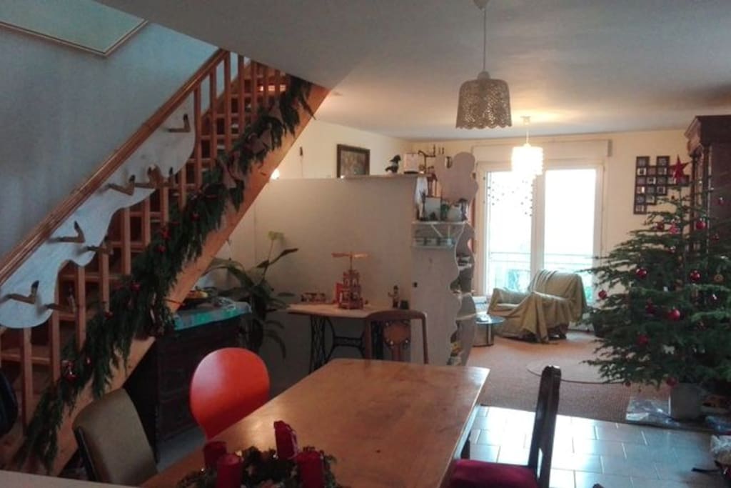 View from the kitchen into the living room (probably without Christmas decoration during summer rental ;-))
