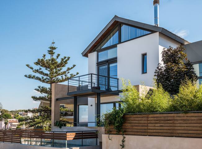 happy villa (Now with heated pool!) gallery image 4