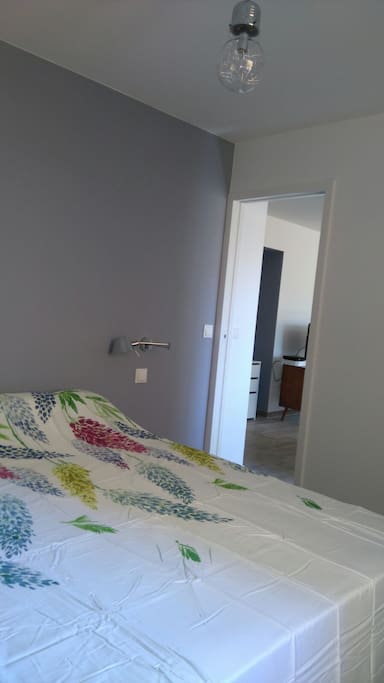 La chambre ferme avec un verrou....si besoin!