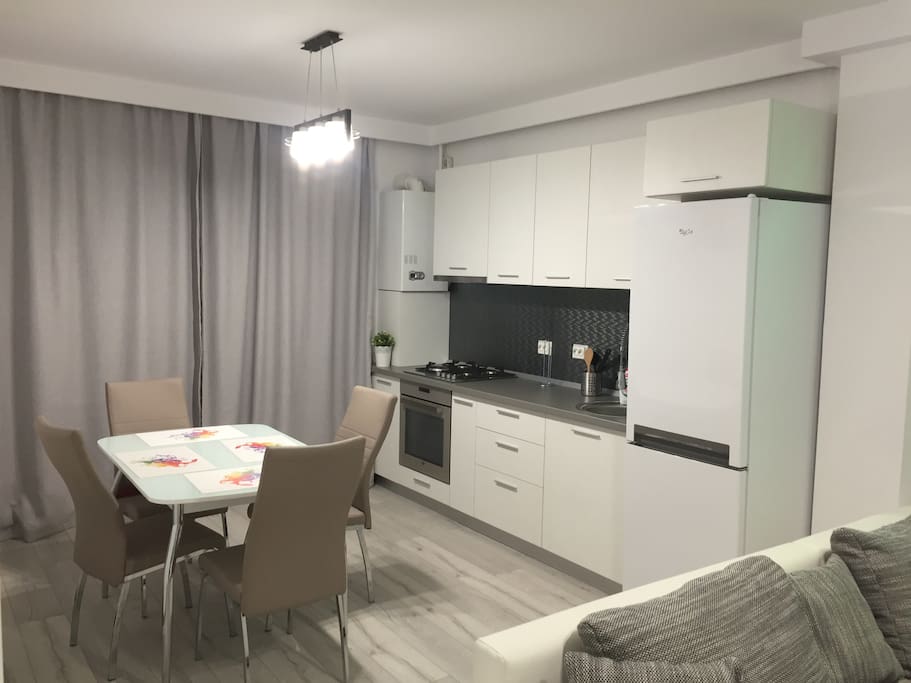 Fully equipped kitchen equipped for 4 people with a dining table