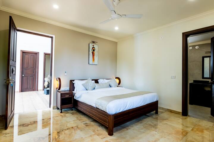 Bedroom 1 image 3