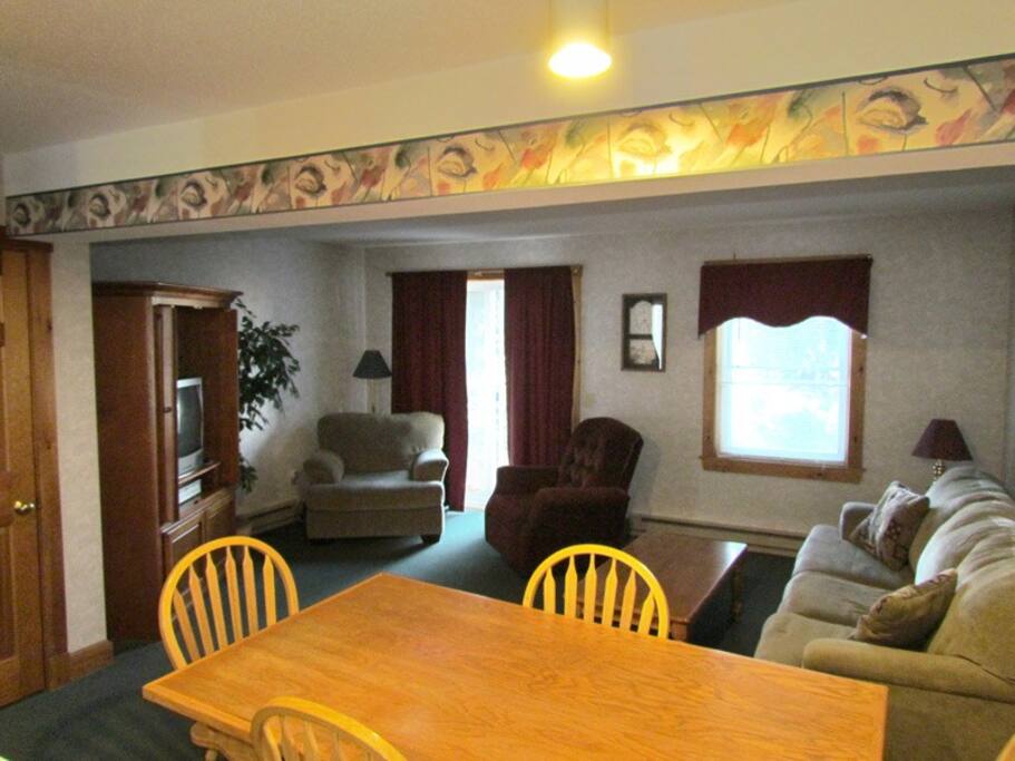 Livingroom w/sleeper sofa
