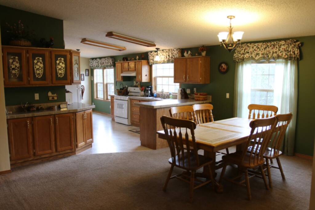Ponderosa Dining Room and Kitchen