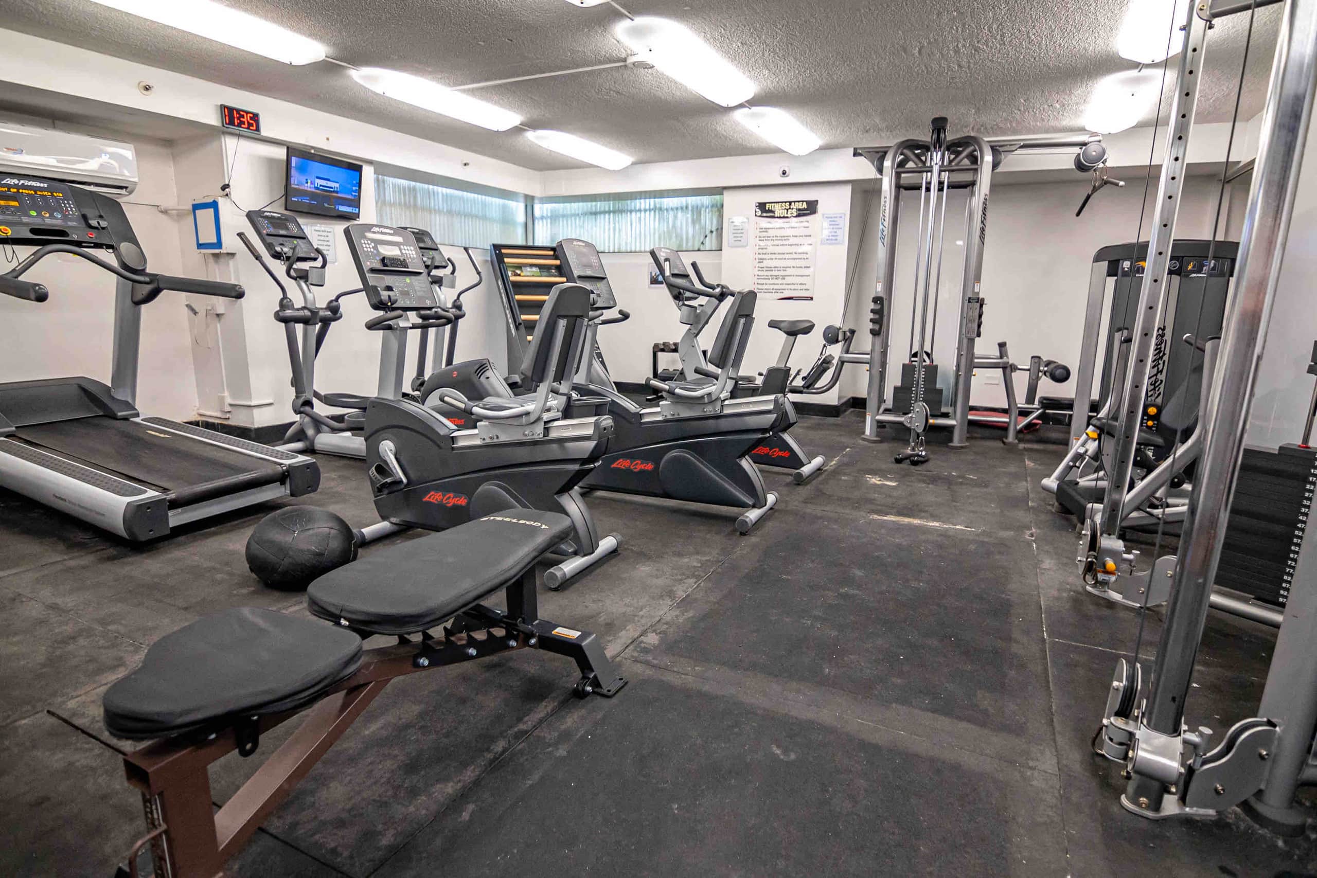 Condo in Honolulu · ★4.72 · Studio · 2 beds · 1 private bath - Image 46
