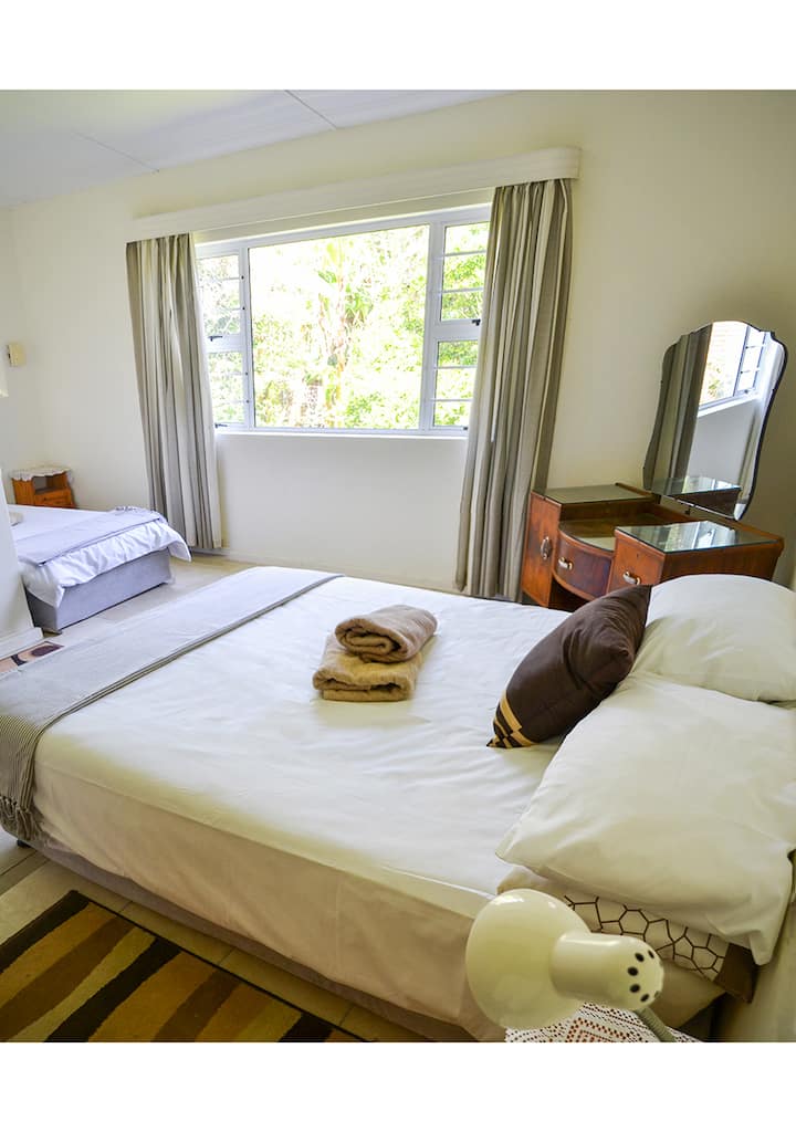 ห้อง 4: เตียงใหญ่และเตียงเดี่ยว