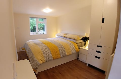 The Burrow Bournemouth, Cosy Private Garden Room