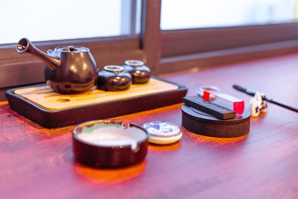 房间配茶具、文房四宝