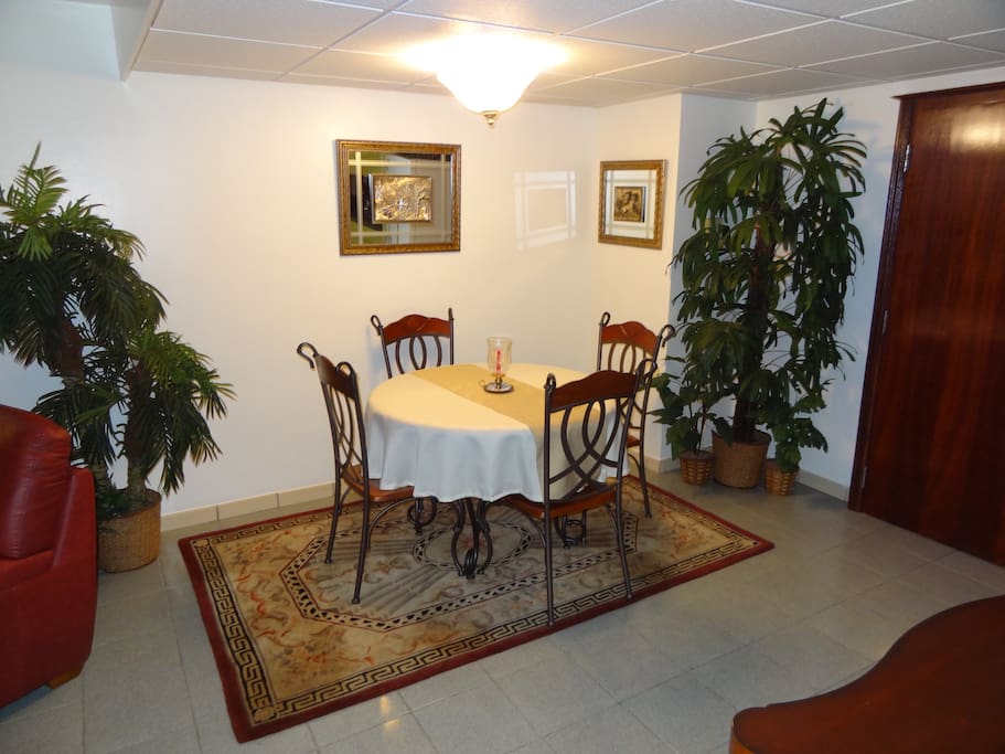 Dining Area s/4