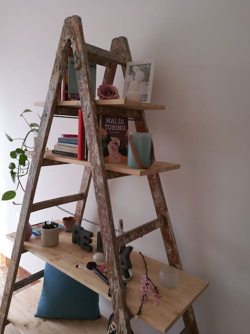 Particolare Libreria fatta a mano