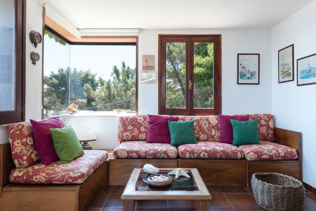 Zona living con splendida vista sul mare /Living room