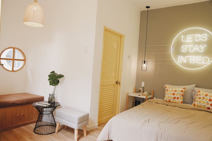 Yellow Room - TeeDee House - 1000m to the beach