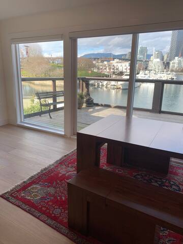 Waterfront home on sea wall, expansive ocean view gallery image 3