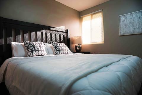 City Lights BEACH HOUSE-6 Beds- Best location- BMW