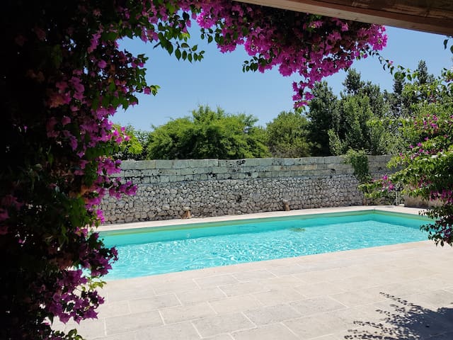 1600 Mill Villa in village close to sea, pool Wifi