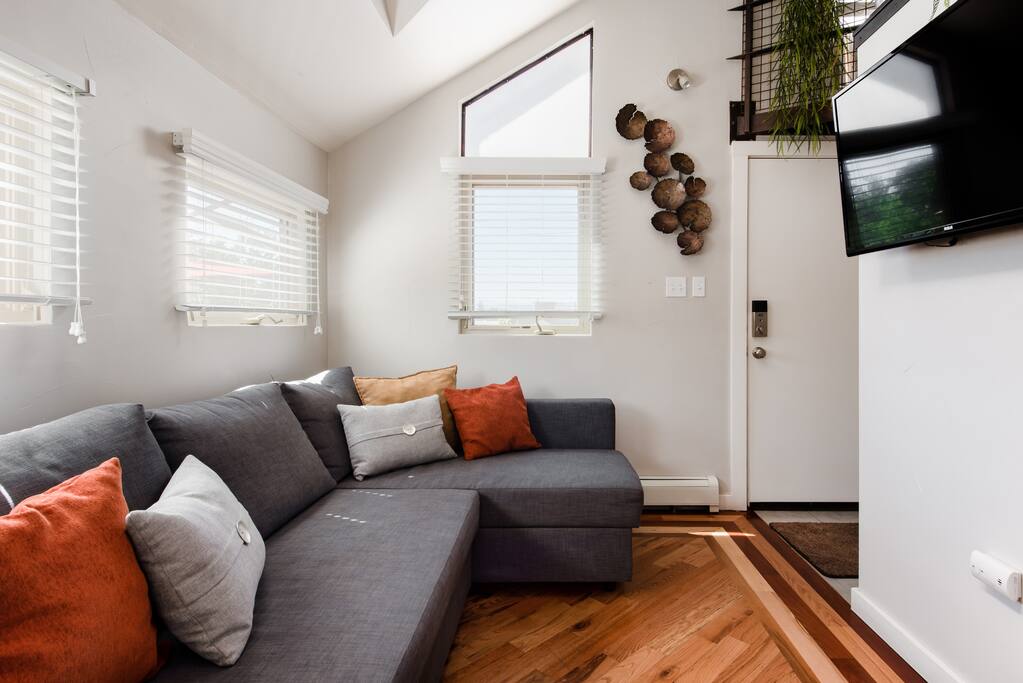 Unique and Funky Tiny House on Beautiful Parks Tiny houses for Rent