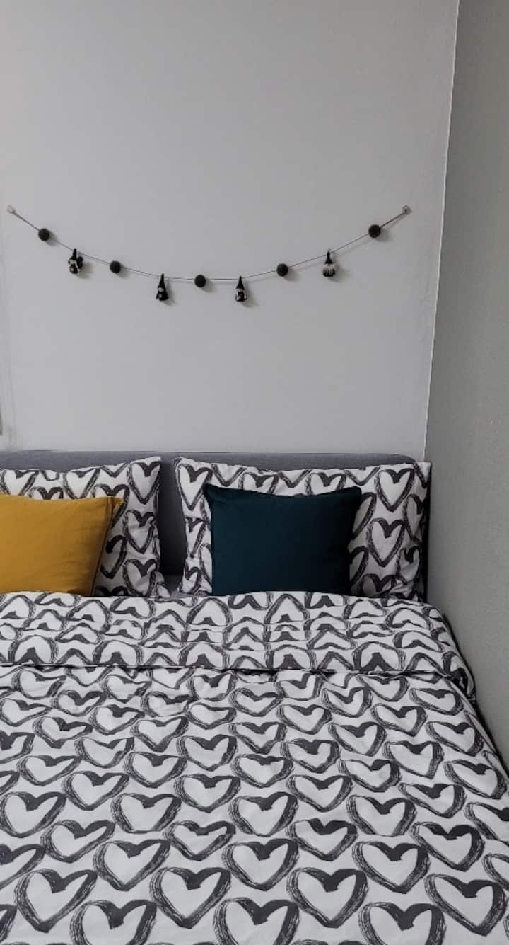 Ni ukuta wa inchi 200 na boriti.
Koko, kuku wa alfajiri analia ~ ^ ^