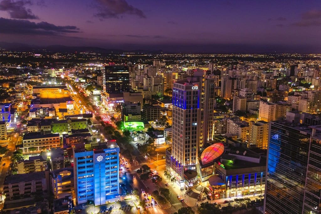 WALKABLE TO THE VERY BEST OF NACO Apartamentos para Alugar em Santo