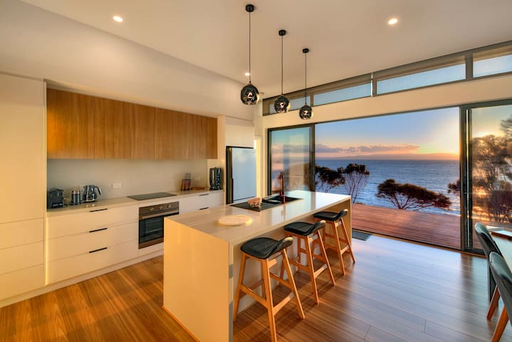 Freycinet Coastal Retreat