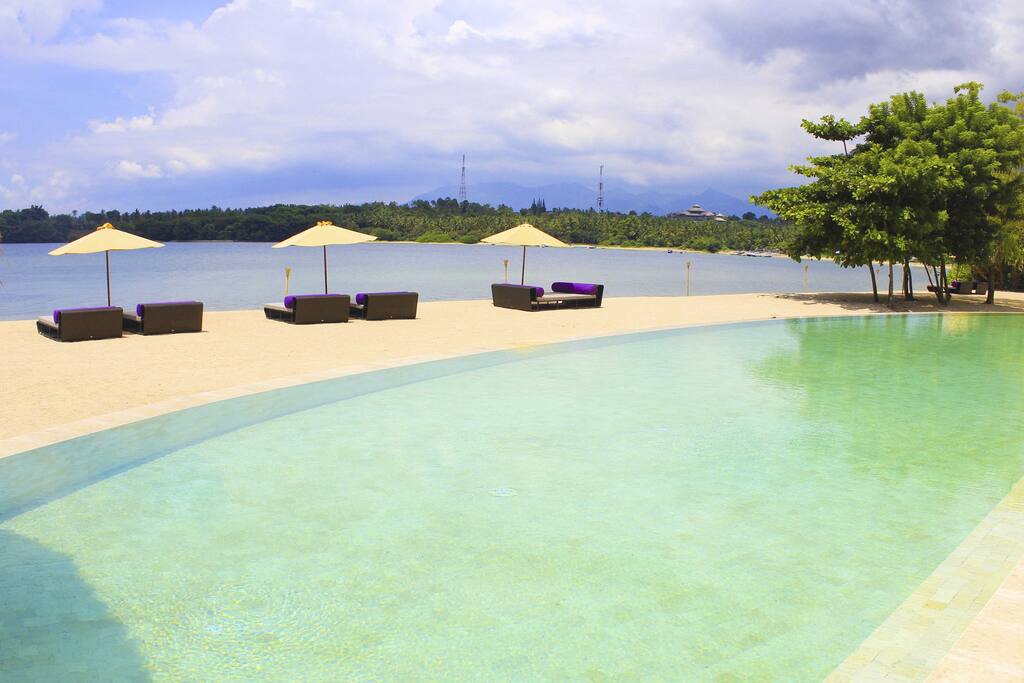 Swimming Pool right at the beach