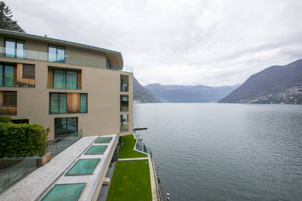 Prestige residence on the lake shore of Lake Como