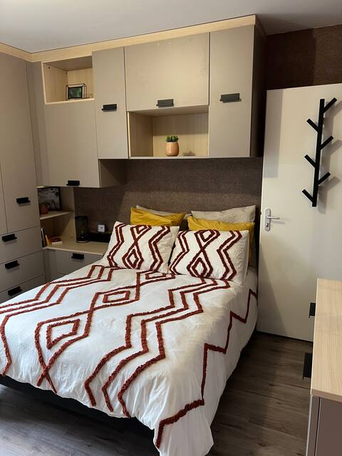 new close to all amenities.