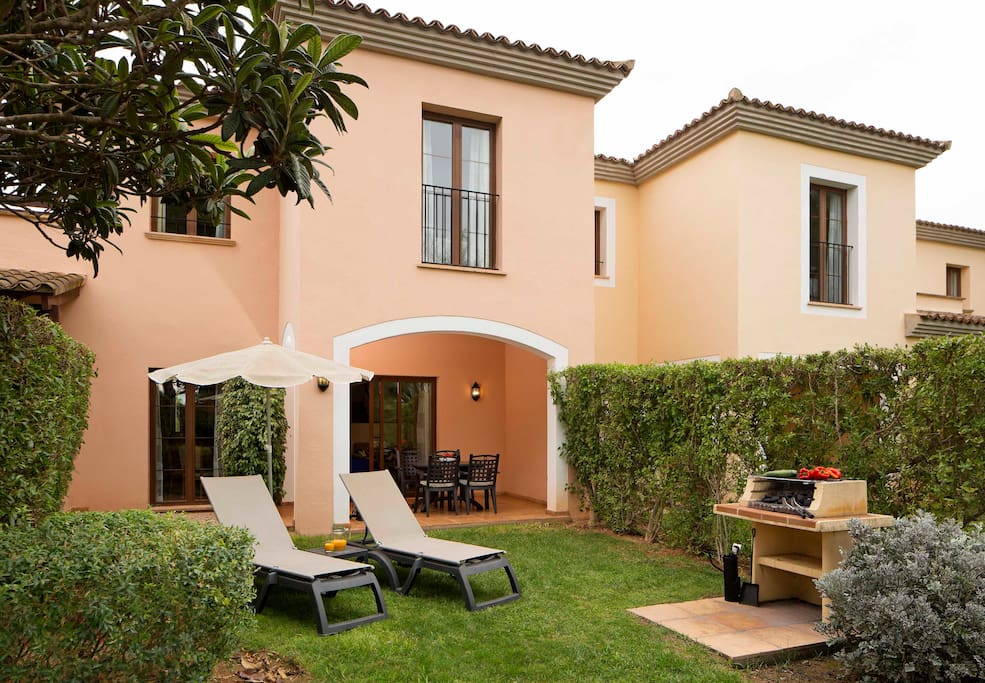 Outdoor Patio and Grill