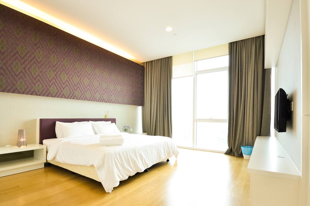 Spacious Master Bedroom with En Suite TV