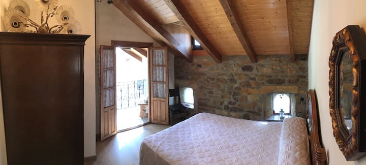 Cama doble con balcón