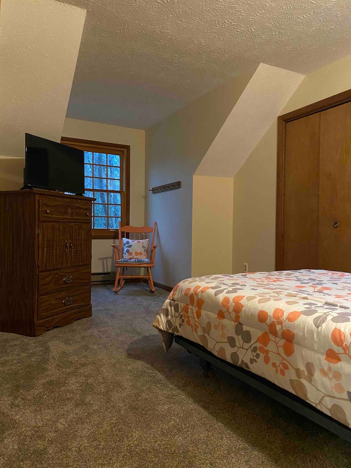 Full size bed, tv and a space to relax