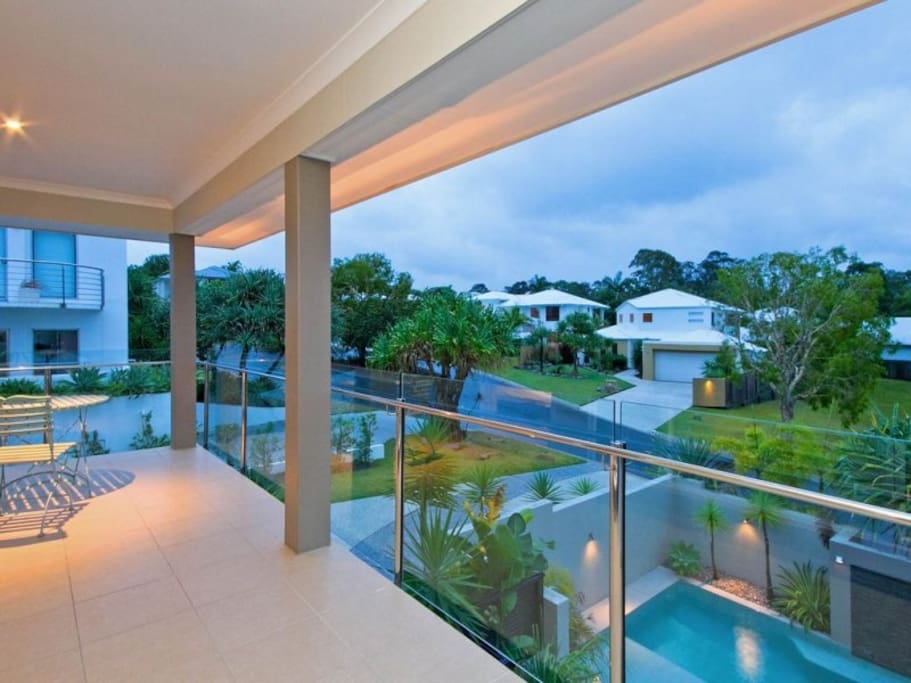 Front north-facing balcony to sit and relax , read a book or a quiet drink.