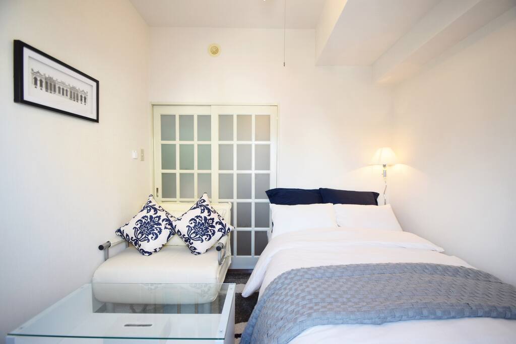 This room is perfect size for traveling.