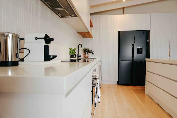 Felix Beach House – 150m FROM FISHERMANS BEACH