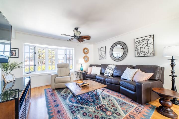 Charming East Coast style home in Del Mar w/ pool gallery image 5