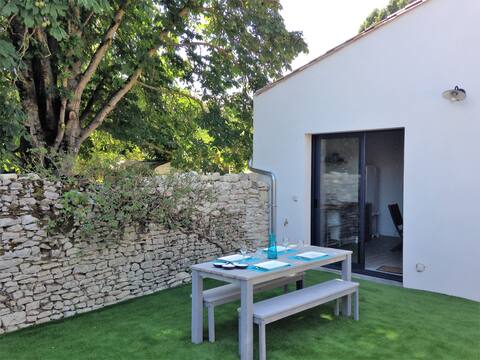 Quiet new 43 m2 house with garden and parking