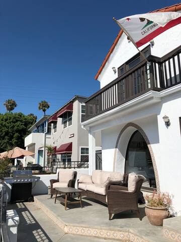 The Beach House on Bay Shore (with parking) gallery image 2