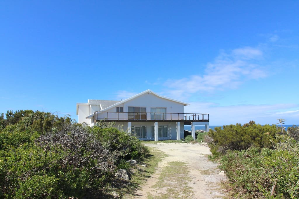 Villa Vista, the house at the edge of Rocky Ridge with uninterrupted views and complete privacy.