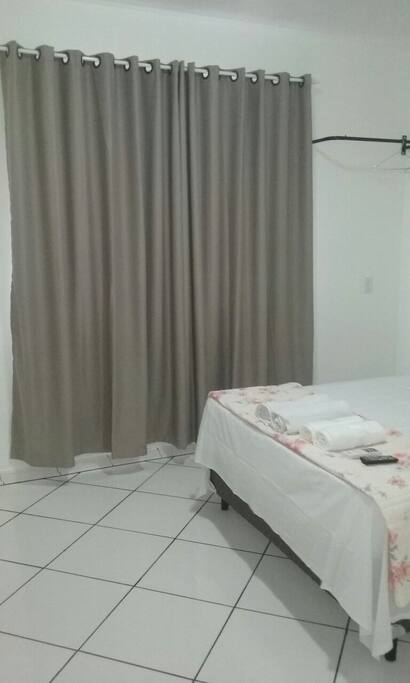 Foto 2 - Quarto possui Cortina nova com tecido "Corta Luz".