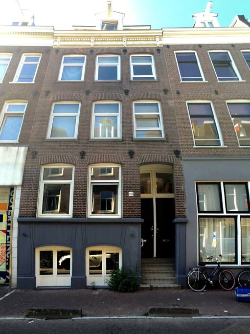 The apartment in the vibrant area: de Pijp.