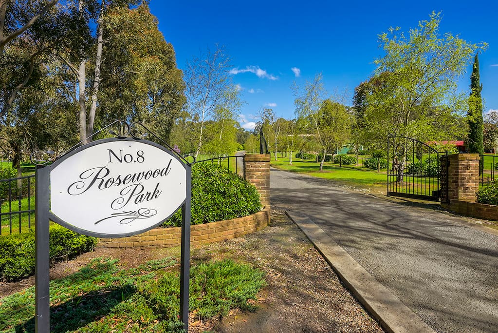 Rosewood Park Guest Suite A Unique Experience. Guest suites for Rent in Yarragon, Victoria