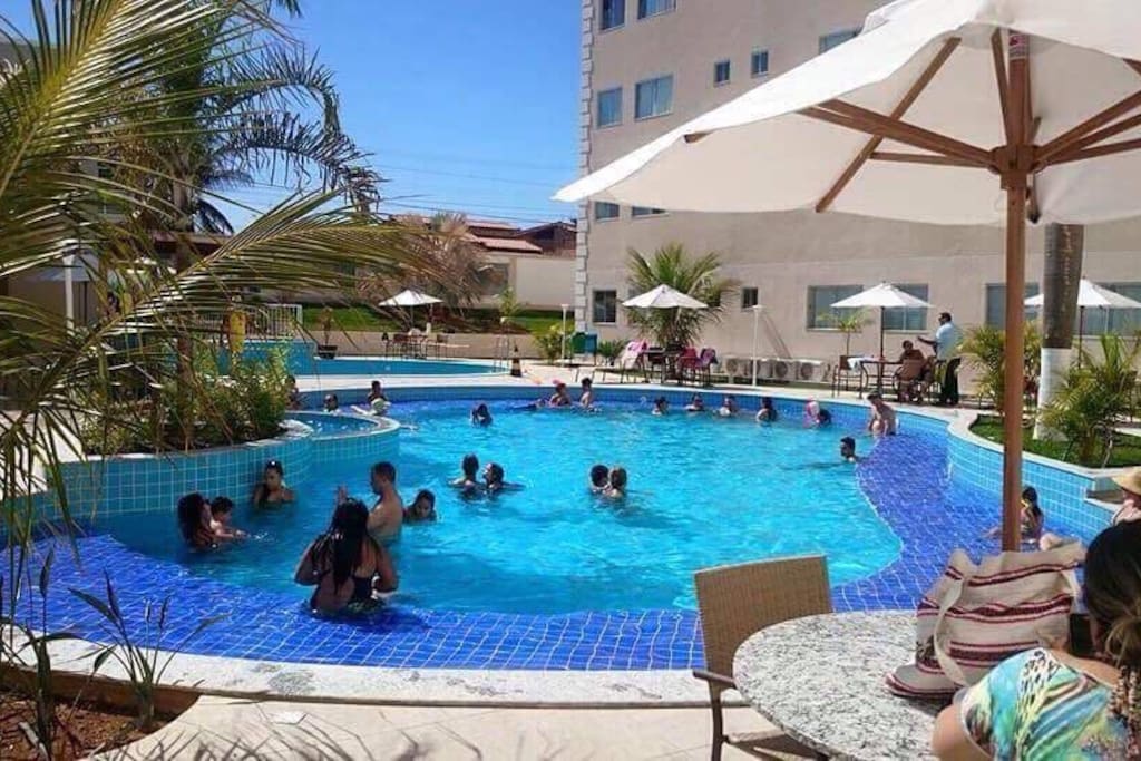 Parque aquático com piscinas termais