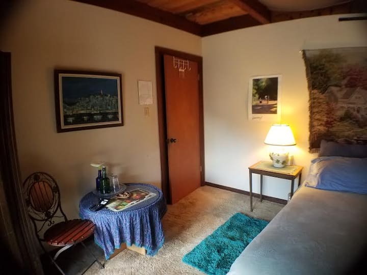 Peace and Quiet in the Mountains, Room B