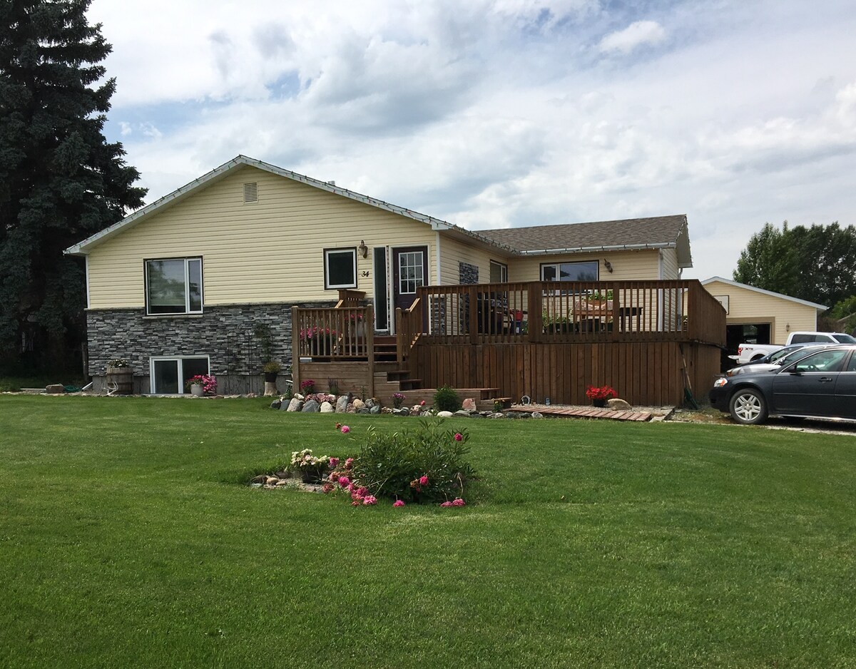 Family friendly home in Magrath Summer Stays Houses for Rent in Magrath, Alberta, Canada Airbnb