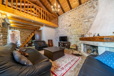 Top performing Airbnb: Vala Home 212 - Stone House with heated pool in Bijela
