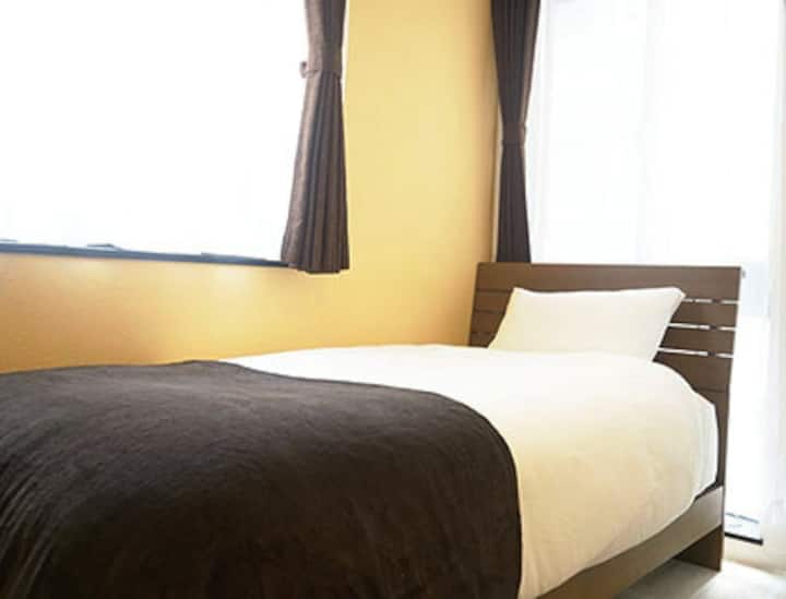 Единечен кревет (широк 150-179 см)