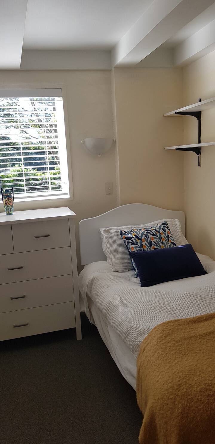 Segundo dormitorio con 2 camas de una plaza.
